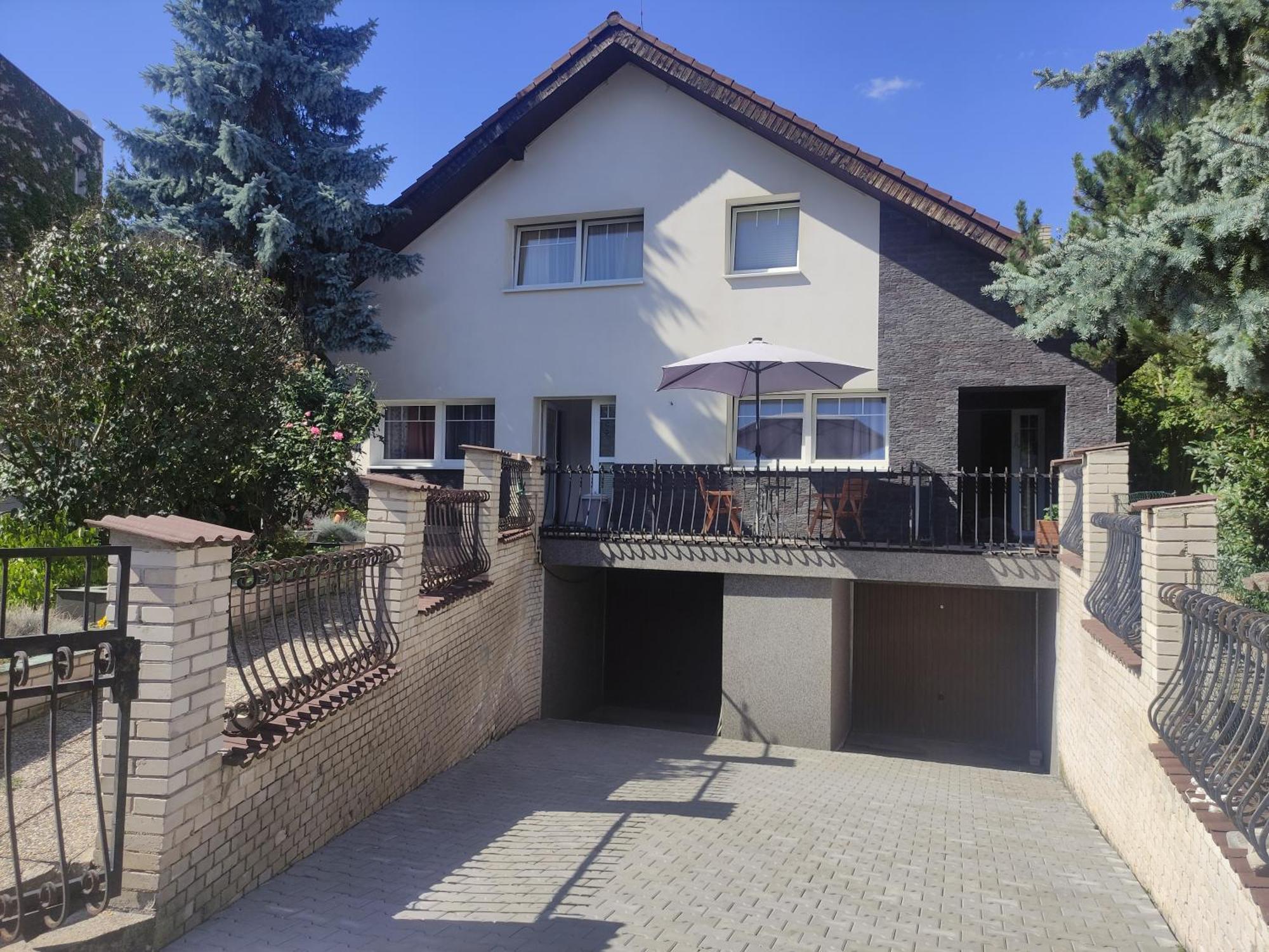 Cozy Gardens Apartments In Prag Exterior foto